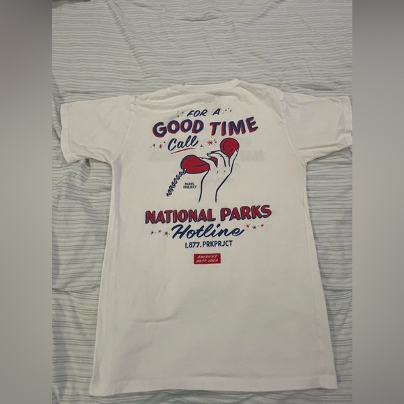 White Tshirt - unisex - vintage national park design in red & blue - Picture 4 of 8